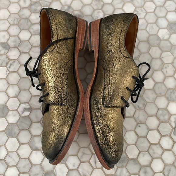 John Fluevog gold sample shoe? - Picture 3 of 4